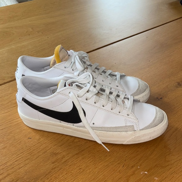 Nike Men's White Sneakers with Black Swoosh - Picture 1 of 8